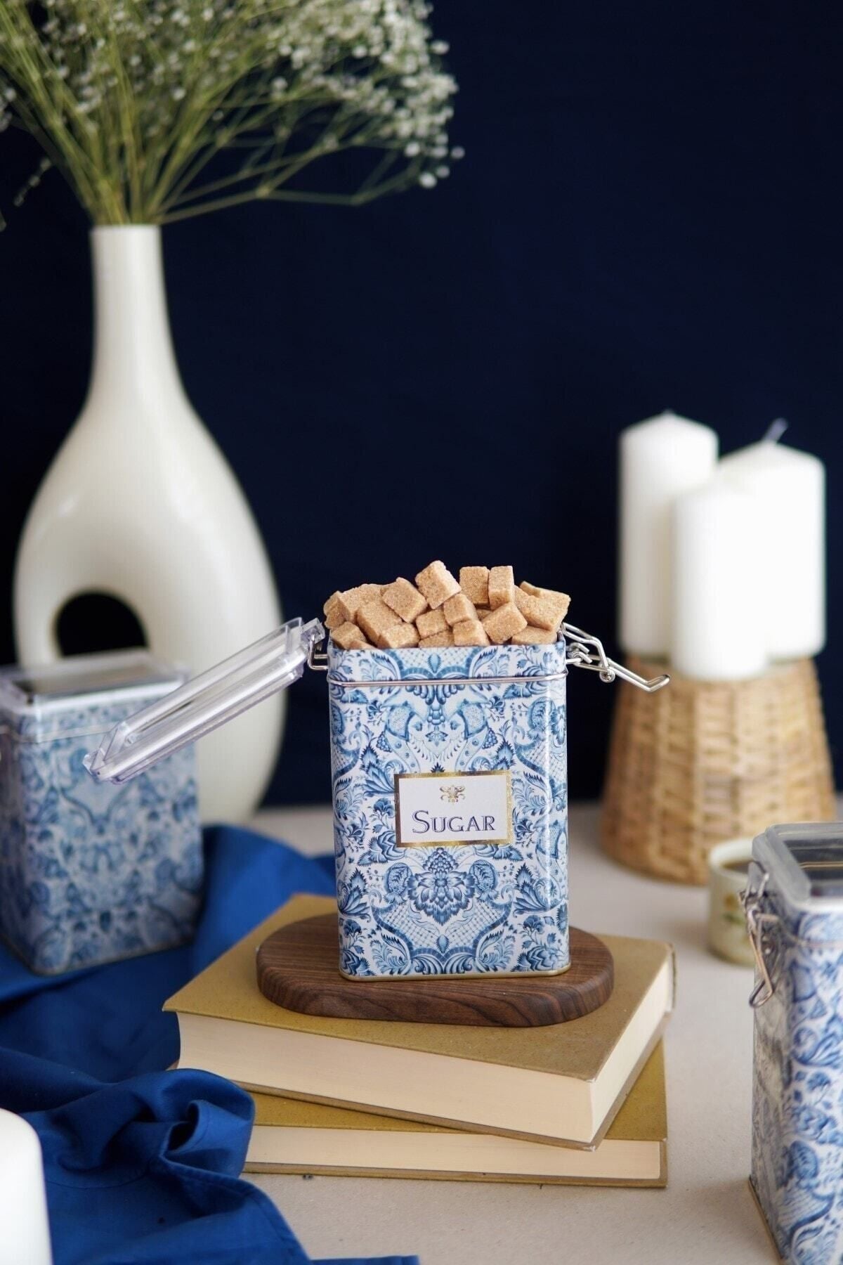 Lisbon Sugar Desenli Şeffaf Kapaklı Metal Saklama Kabı, 7,5 x 10 x 15 cm, 1 lt