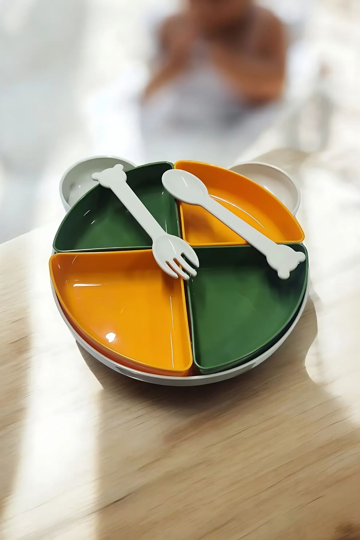 Yogi Mama Tabağı 4 Bölmeli ve Kaşıklı Mama Tabağı Seti