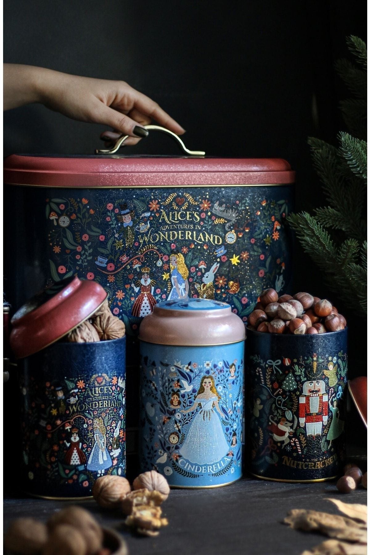 Fairytale Desenli Metal Ekmeklik ve 3'lü Saklama Kabı Seti