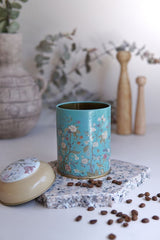 Flora Blue Desenli Yuvarlak Metal Saklama Kabı, 9 x 11 cm, 0,6 lt