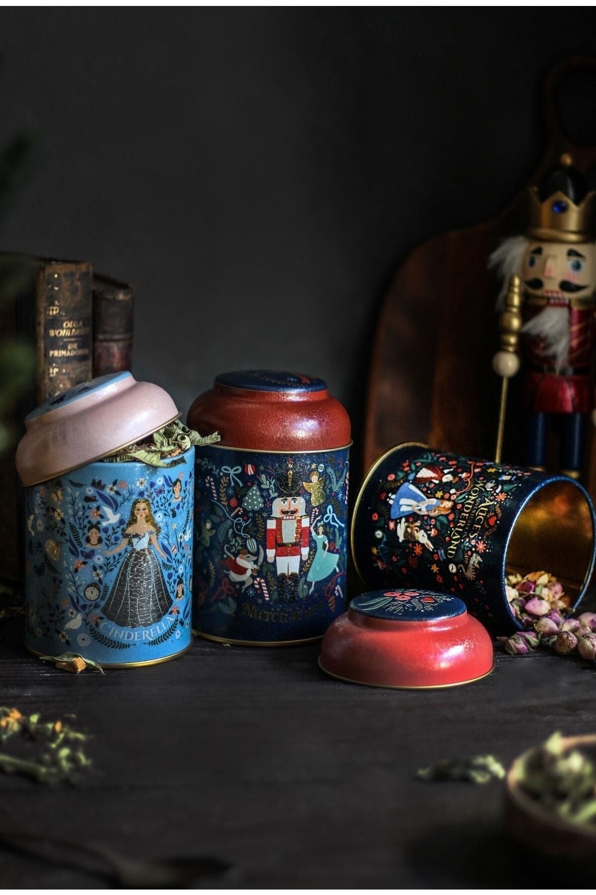 Fairytale Desenli 3'lü Yuvarlak Metal Saklama Kabı Seti, 9 x 11 cm, 0,6 lt