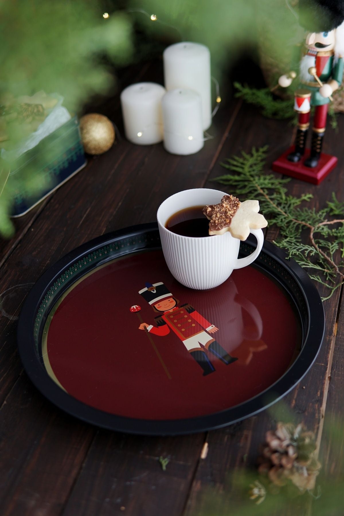 Kurşun Asker Desenli Yuvarlak Metal Tepsi, 31,5 cm