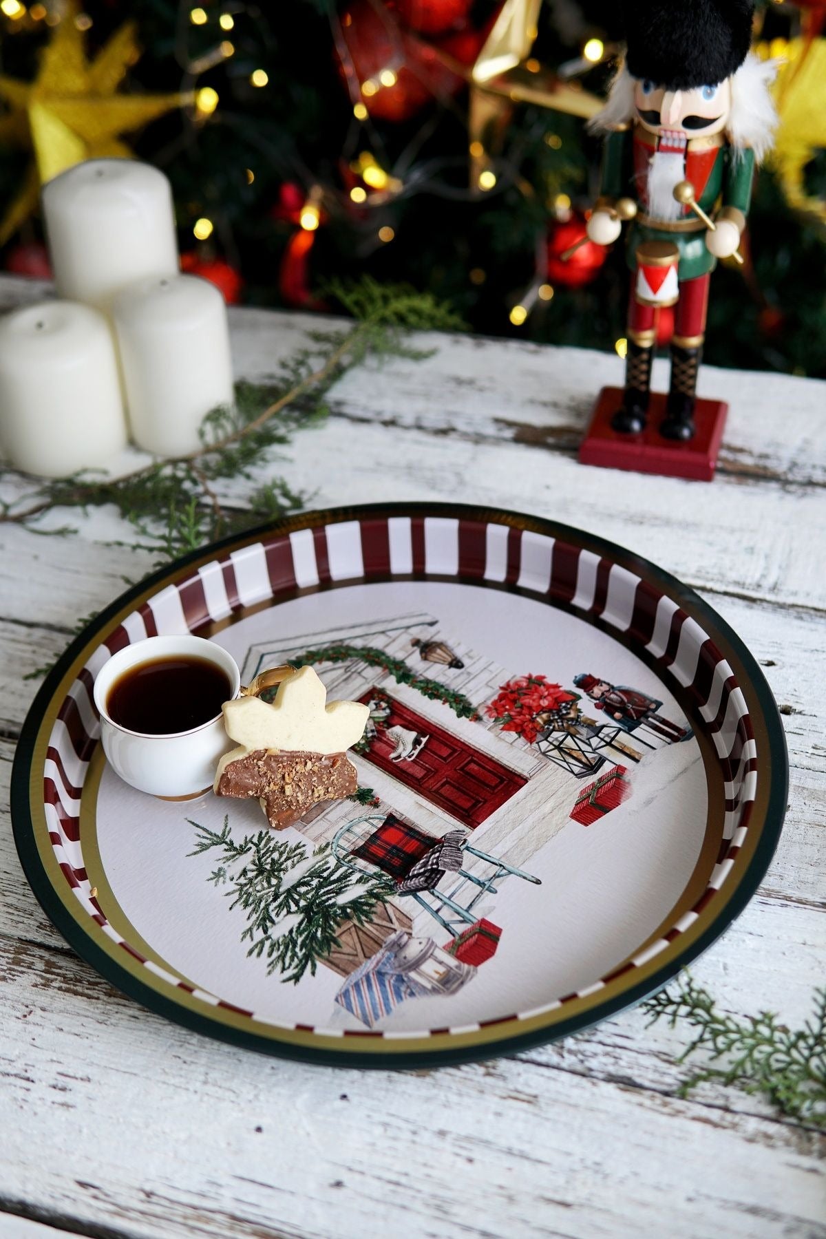 Edinburgh Haven Desenli Yuvarlak Metal Tepsi, 31,5 cm